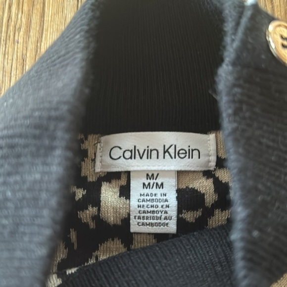 Woman’s Calvin Klein animal print sweater - Picture 6 of 7
